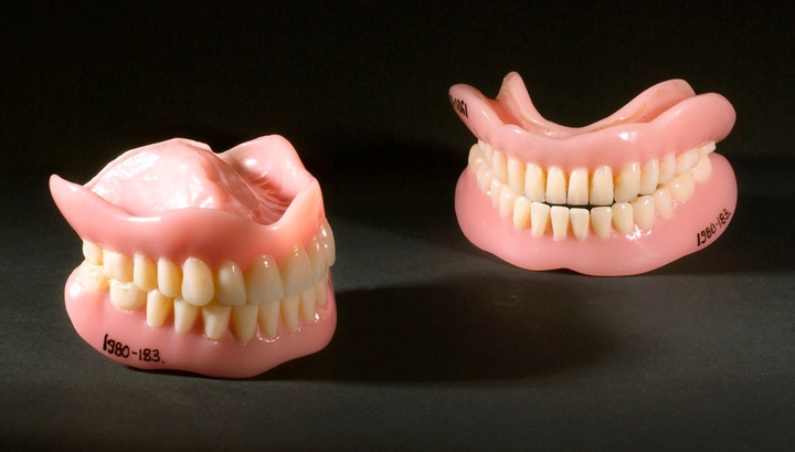Названы опасности потери зубов и вставных челюстей для пожилых людей