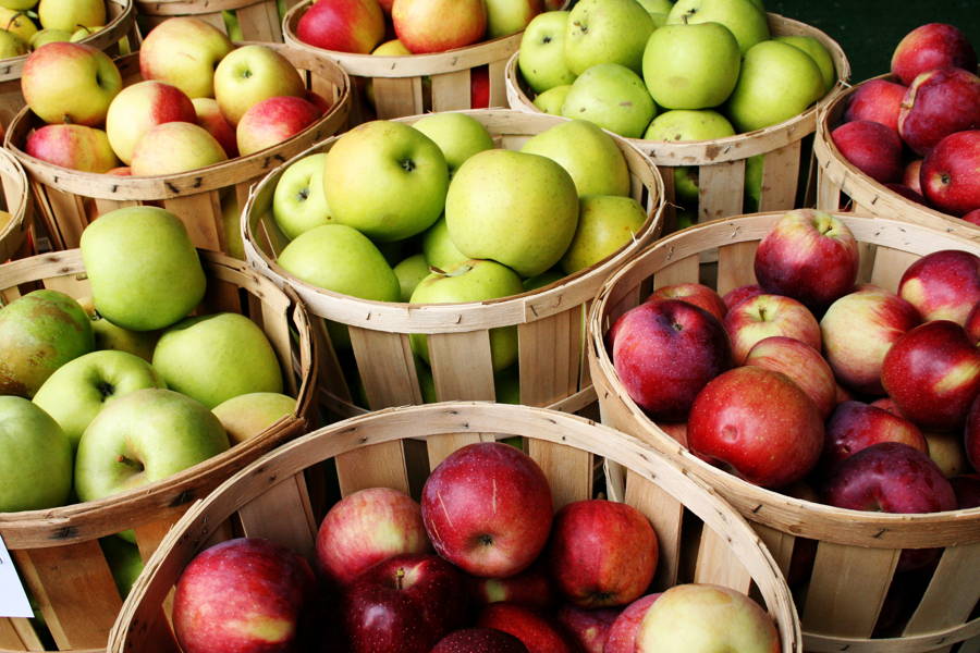 Почему полезно есть яблоки?